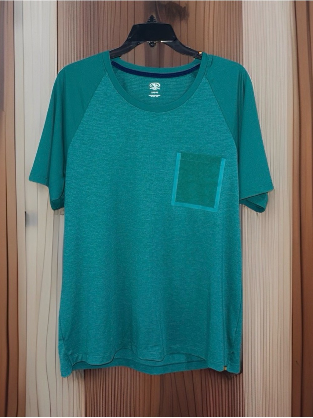 NWT Athletic Works Men’s Teal DriWorks Crewneck Tee w/Front & Tech Pockets - L